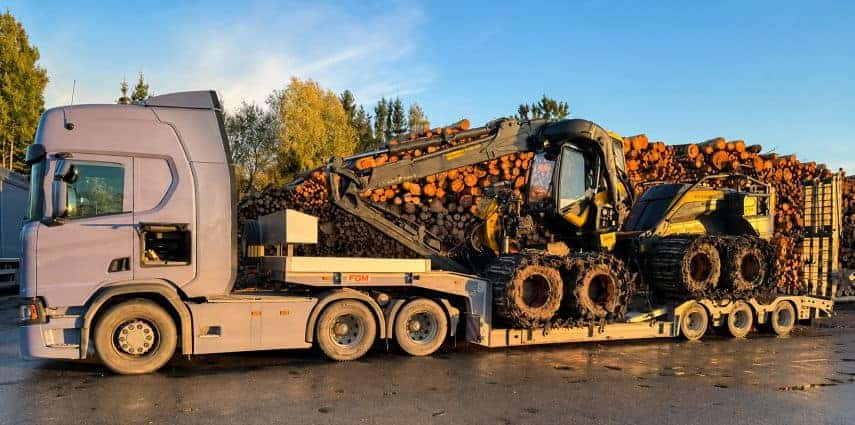 Smagās tehnikas pārvadājumi: forvardera transportēšana